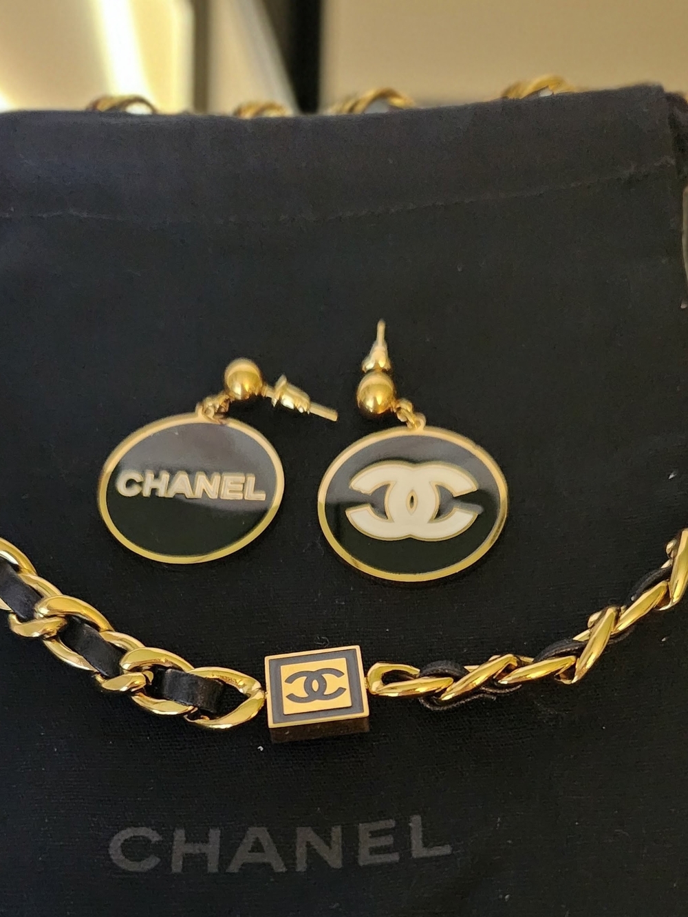 CHANEL Gold and Black Chocker Chain Necklace with Logo Drop Earrings - Picture 4 of 7